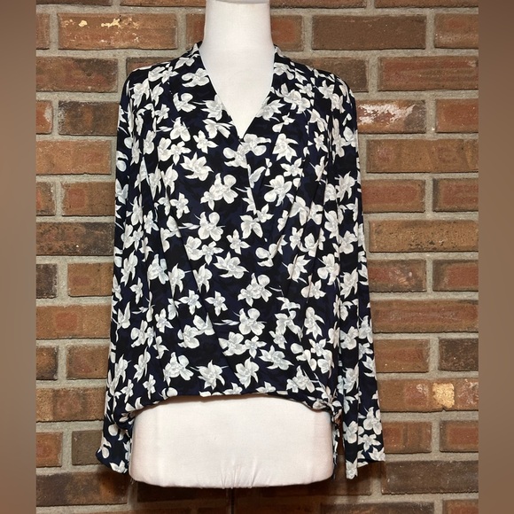 Ann Taylor Womens sz M Top Blue Floral Faux Wrap V Neck Hi-Low - Picture 1 of 8